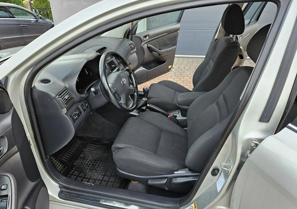 Toyota Avensis cena 9999 przebieg: 320000, rok produkcji 2005 z Łochów małe 106